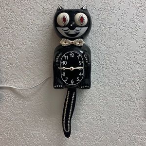 Restored vintage electric kit cat clock Jeweled